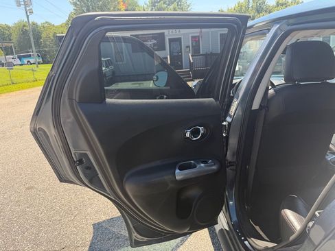 Used 2011 Nissan Juke SL AWD/4WD image 23