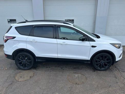 Certified 2018 Ford Escape SE w/ SE Sport Appearance Package image 6