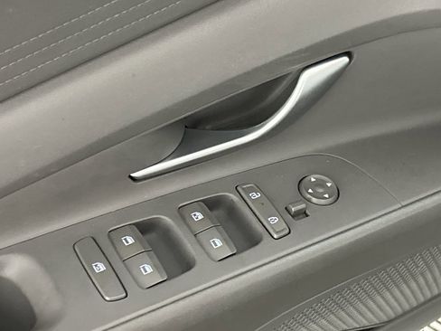 Used 2024 Hyundai Elantra SEL image 19