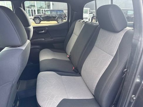 Used 2022 Toyota Tacoma TRD Sport AWD/4WD image 26