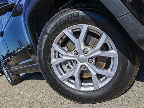 Used 2022 Jeep Grand Cherokee L Limited w/ Luxury Tech Group II image 2