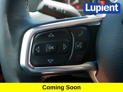 Used 2025 Jeep Wrangler Unlimited Sahara AWD/4WD image 25