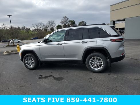 New 2025 Jeep Grand Cherokee Laredo w/ Luxury Tech Group I image 8