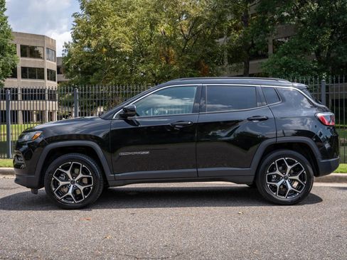 Used 2025 Jeep Compass Limited AWD/4WD image 9