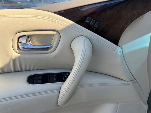 Used 2011 INFINITI QX56 2WD w/ Deluxe Touring Pkg image 10