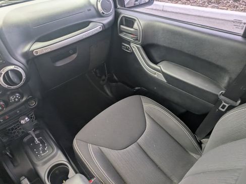 Used 2014 Jeep Wrangler Unlimited Sahara w/ Connectivity Group image 17