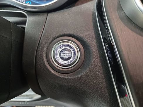 Used 2021 Mercedes-Benz GLC 300 4MATIC image 24