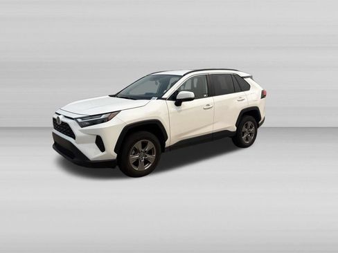 Used 2025 Toyota RAV4 XLE AWD/4WD image 9