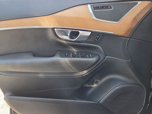 Used 2021 Volvo XC90 T6 Momentum w/ Protection Package Premier image 22