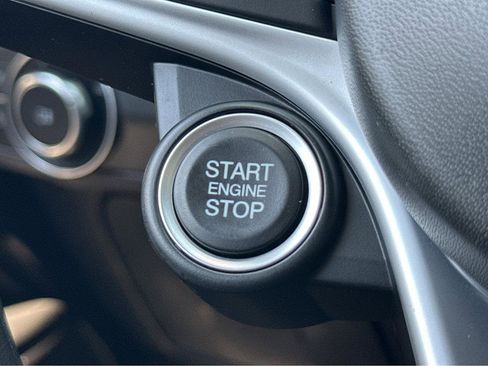 Used 2019 Alfa Romeo Stelvio AWD image 24