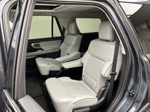 Certified 2025 Ford Expedition Platinum w/ Platinum Ultimate Package AWD/4WD image 15