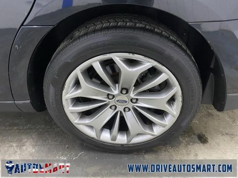 Used 2015 Ford Taurus Limited image 22