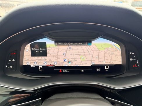 Certified 2025 Audi Q7 3.0T Premium Plus image 32