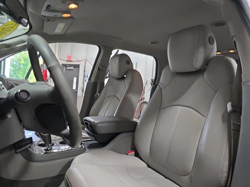 Used 2017 GMC Acadia Limited SLT FWD image 18