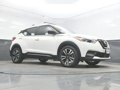 Used 2020 Nissan Kicks SR w/ Exterior Package image 29