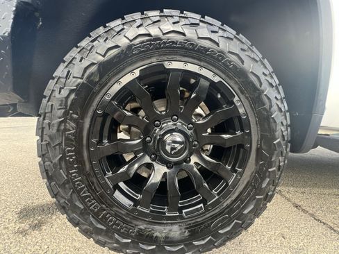 Used 2023 Chevrolet Silverado 2500 Custom w/ Custom Value Package image 12