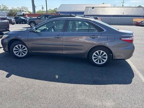 Used 2015 Toyota Camry LE FWD image 4