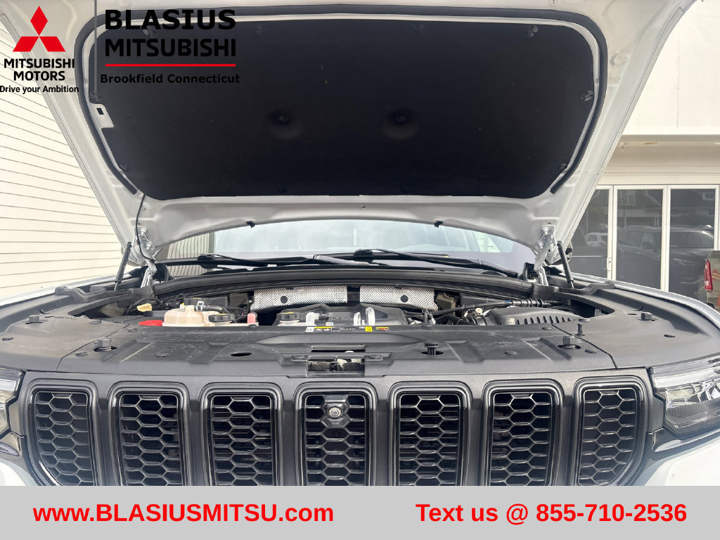 Used 2023 Jeep Grand Cherokee Trailhawk AWD/4WD image 61