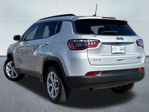 Used 2024 Jeep Compass Latitude image 34