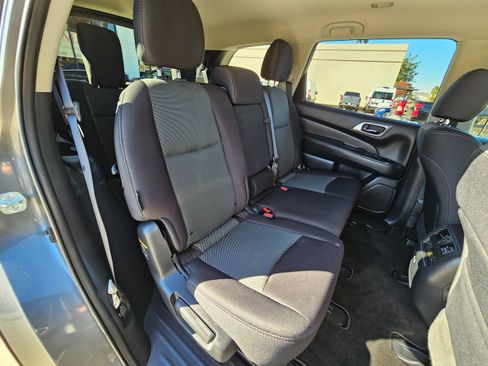 Used 2019 Nissan Pathfinder SV image 28