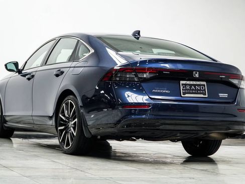 Used 2023 Honda Accord Touring image 11