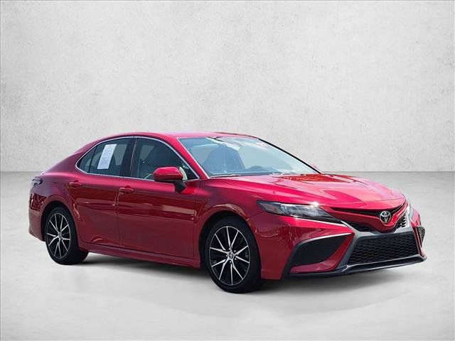 Used 2021 Toyota Camry SE FWD image 3