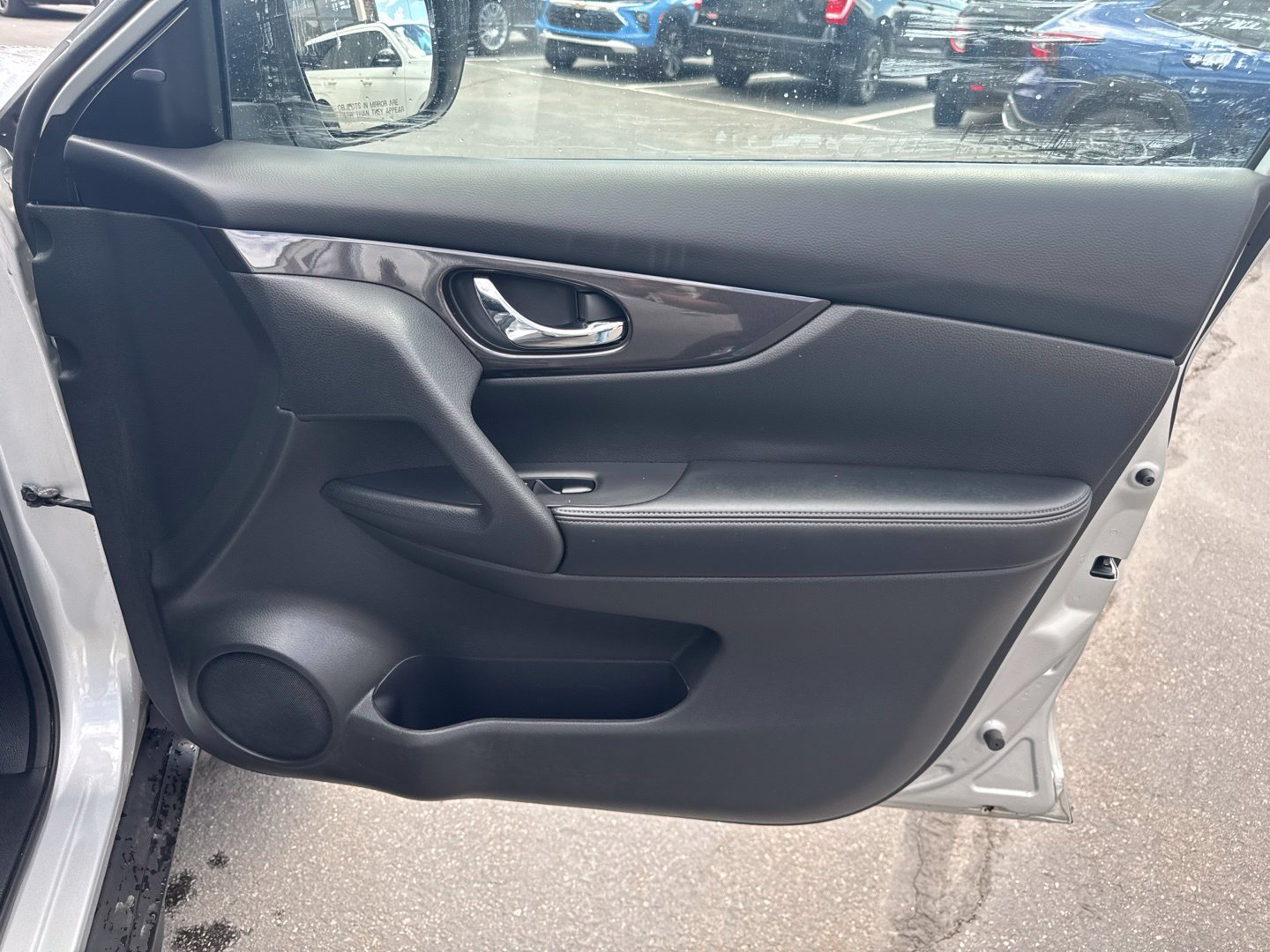 Used 2018 Nissan Rogue SV AWD/4WD image 11