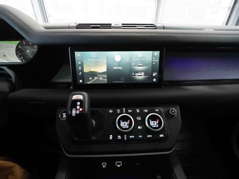 Used 2024 Land Rover Defender 110 S image 17