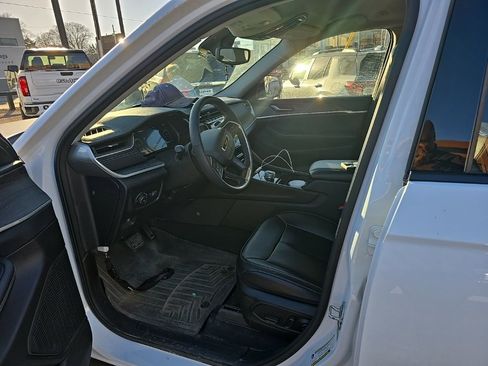 Used 2023 Jeep Grand Cherokee Limited image 6