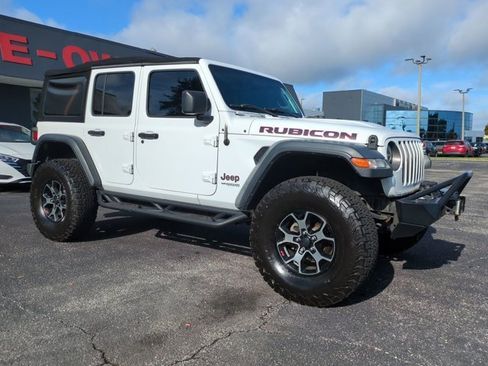 Used 2018 Jeep Wrangler Unlimited Rubicon w/ Cold Weather Group image 2
