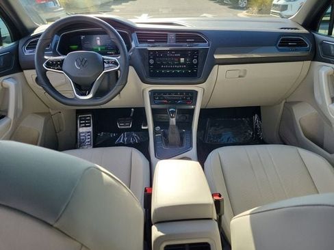 Certified 2022 Volkswagen Tiguan SE R-Line FWD image 12