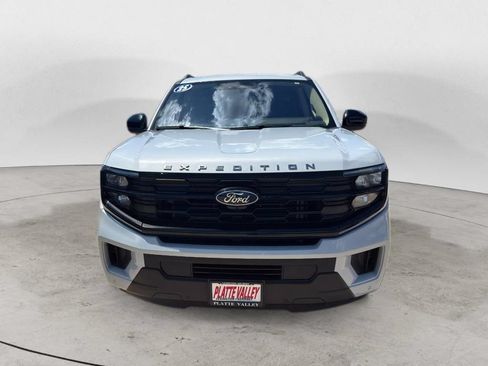 Used 2025 Ford Expedition Max Active RWD image 3
