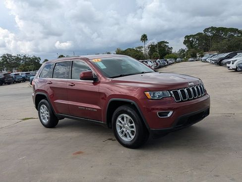 Used 2018 Jeep Grand Cherokee Laredo RWD image 2