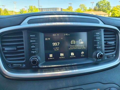 Used 2019 Kia Sorento L image 15
