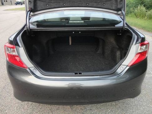 Used 2013 Toyota Camry LE image 10