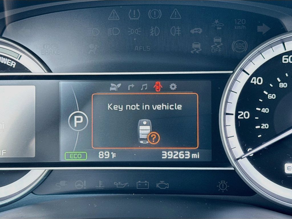 Used 2017 Kia Niro FWD image 12