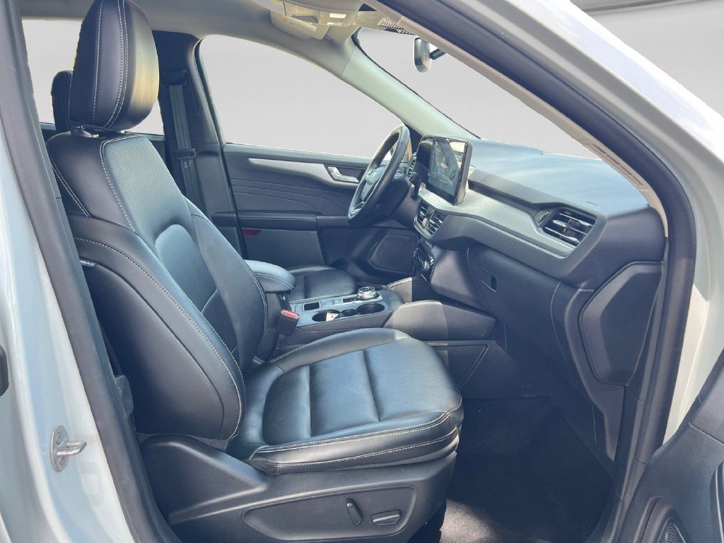 Used 2025 Ford Escape Platinum AWD/4WD image 12