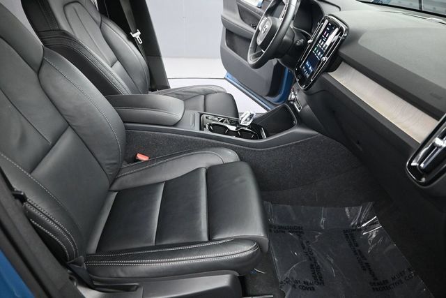 Used 2024 Volvo XC40 B5 Plus AWD/4WD image 19