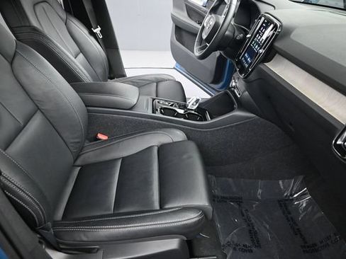 Used 2024 Volvo XC40 B5 Plus AWD/4WD image 19