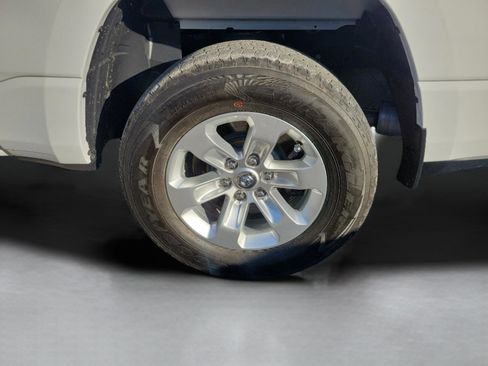 Used 2024 RAM 1500 Laramie image 8