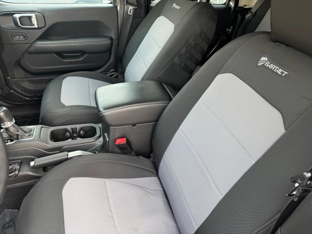 Used 2020 Jeep Gladiator Overland AWD/4WD image 6