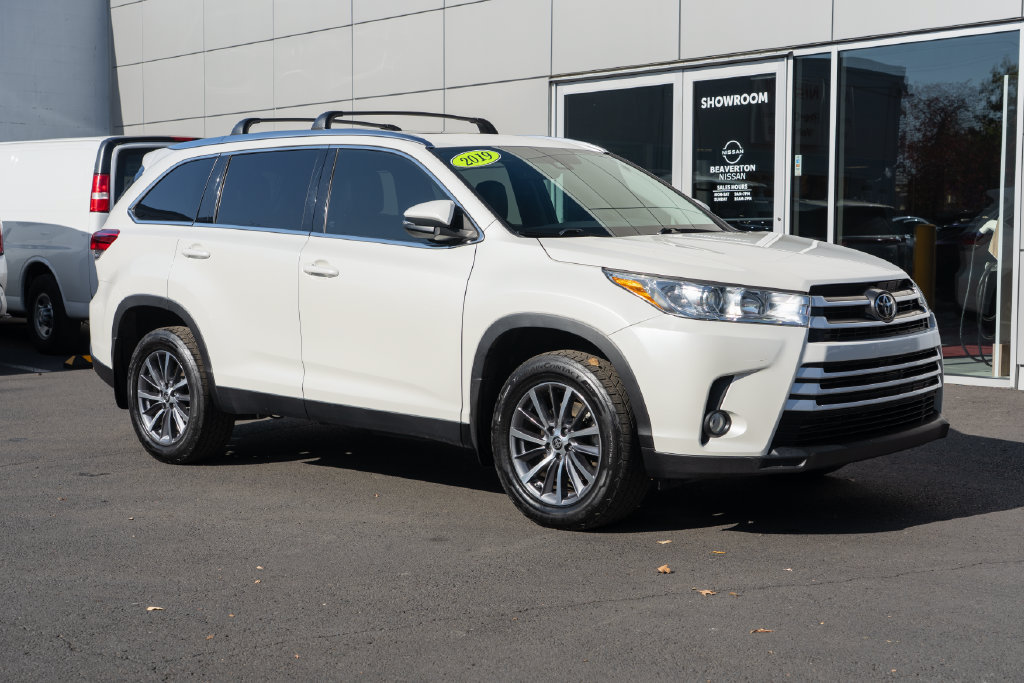 Used 2019 Toyota Highlander XLE AWD/4WD image 1