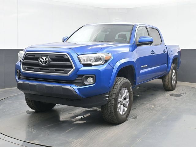 Used 2017 Toyota Tacoma SR5 w/ Tow Package AWD/4WD image 3