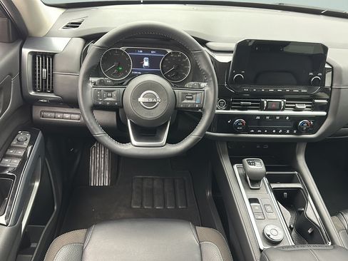 Used 2024 Nissan Pathfinder SL AWD/4WD image 11