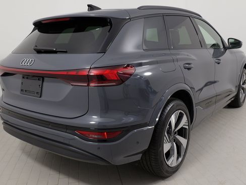 Used 2025 Audi Q6 e-tron Premium image 14