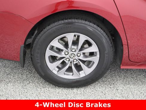 Certified 2025 Toyota Sienna LE image 6