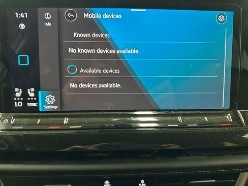 Used 2025 Volkswagen Atlas SE image 29