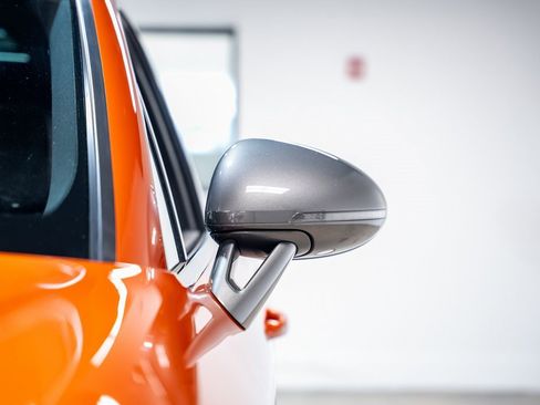 Used 2023 Porsche Macan T image 9