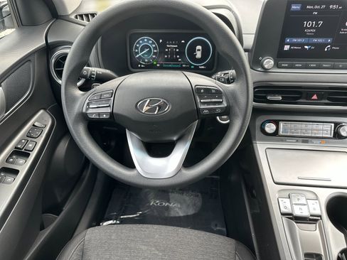 Used 2023 Hyundai Kona SE w/ Cargo Package image 14