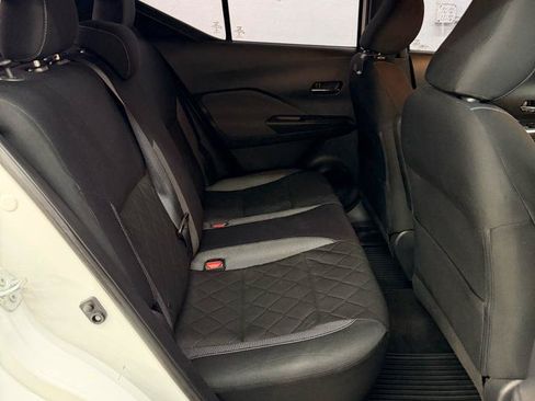 Used 2018 Nissan Kicks SV FWD image 33